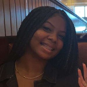 Meet your Posher, Amina